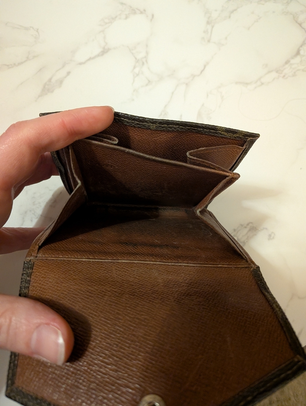 Authenticated Louis Vuitton Monogram Compact Envelope Wallet - Brown - Picture 15 of 16